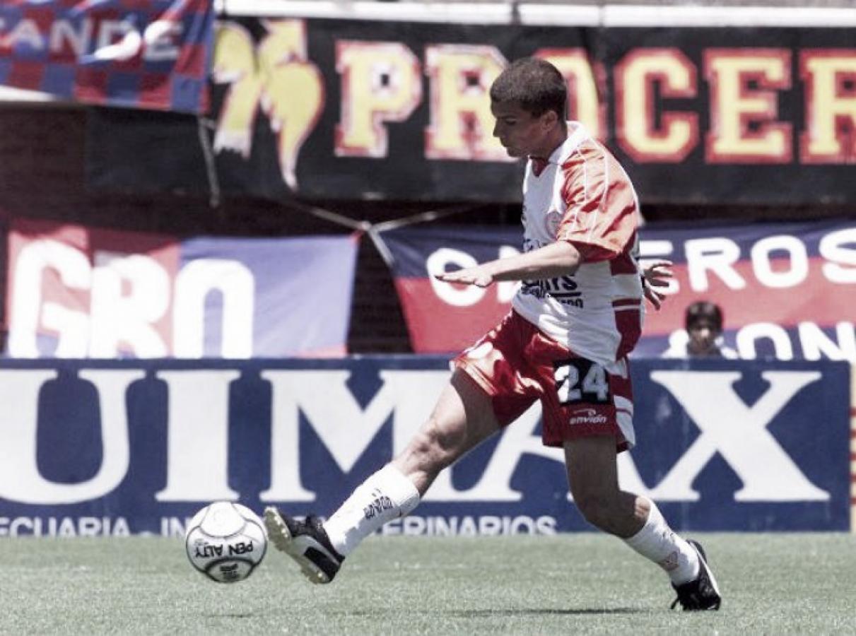 Imagen La única victoria de Huracán en el Nuevo Gasómetro: 1-0 en el Apertura 2001