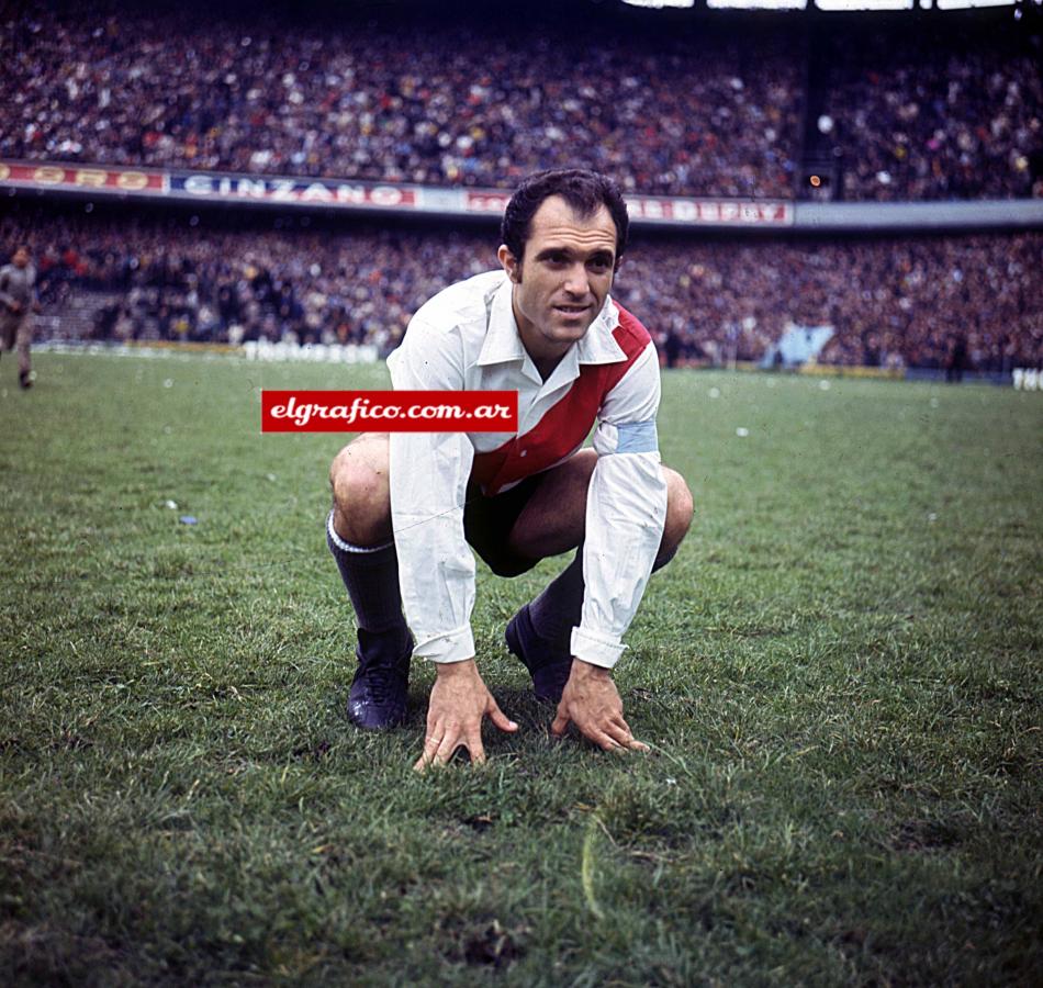 Imagen Onega jugó en River desde 1957 hasta 1968.