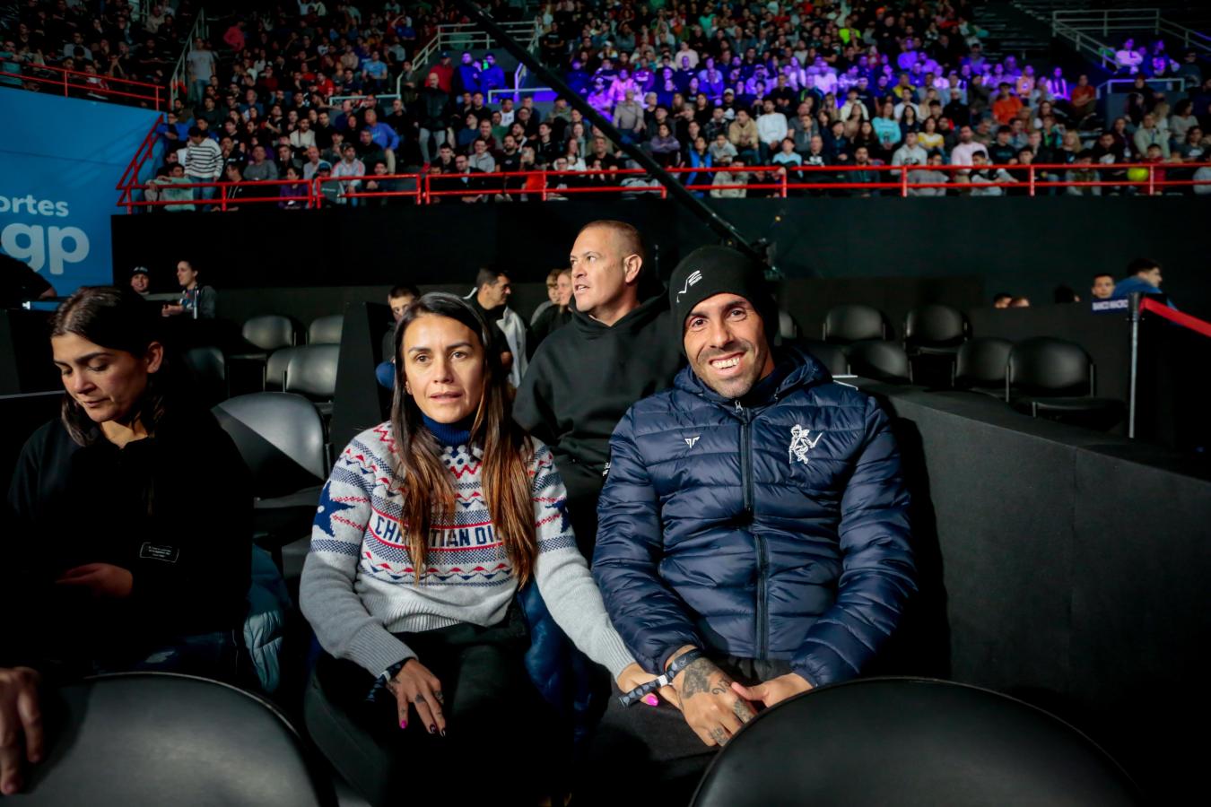 Imagen Carlos Tevez, a días de su salida de Independiente, en el Polideportivo de Mar del Plata.
