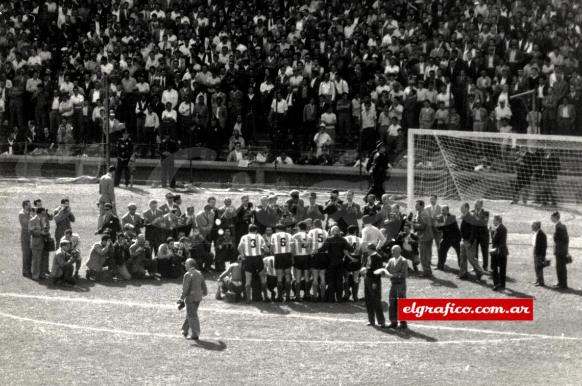 Imagen La selección , no había podido superar las eliminatorias de un mundial (México 1970) por primera vez en su historia.