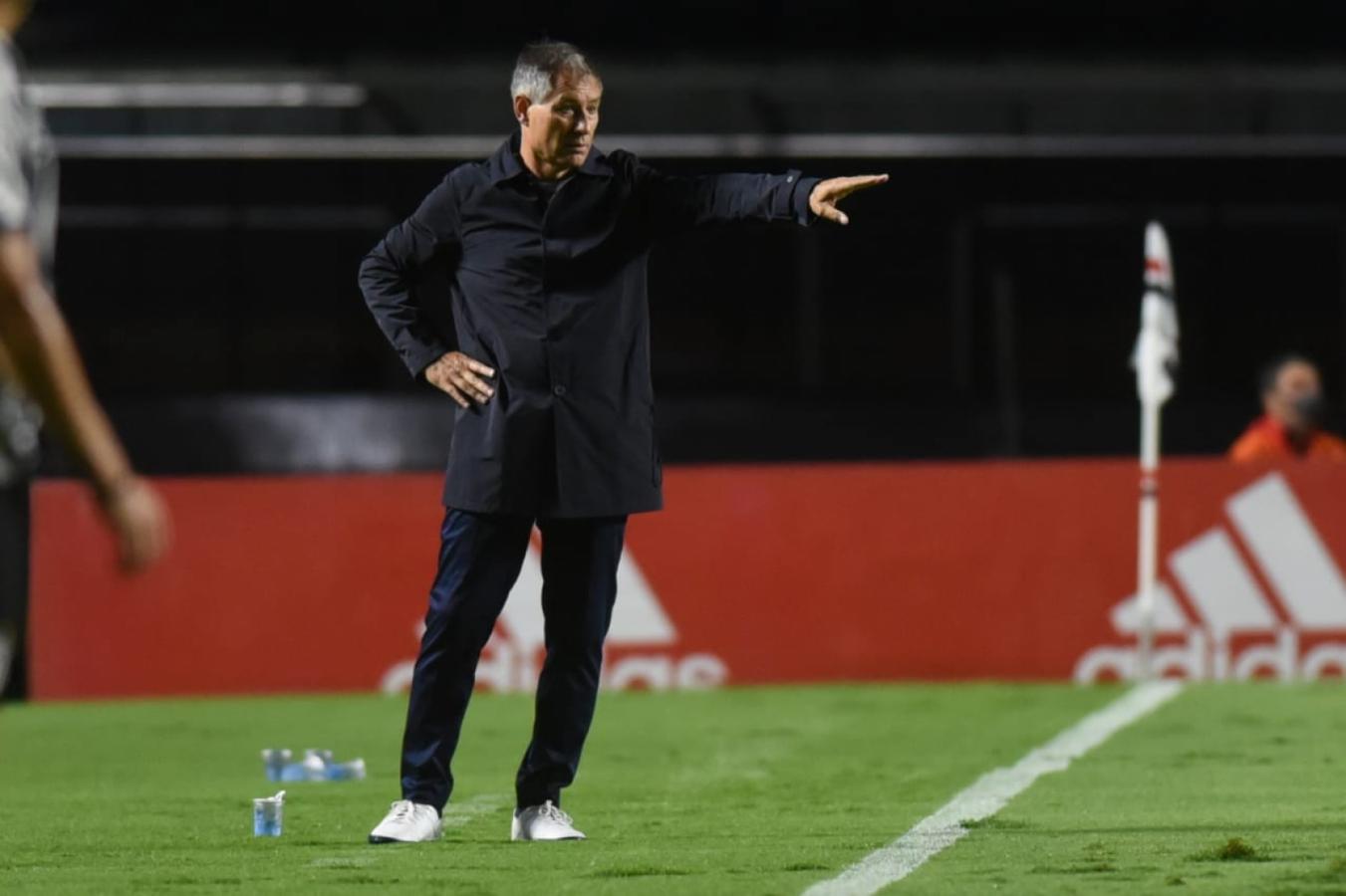 Imagen Ariel Holan y un debut para el olvido como entrenador del Santos por el Paulistao.