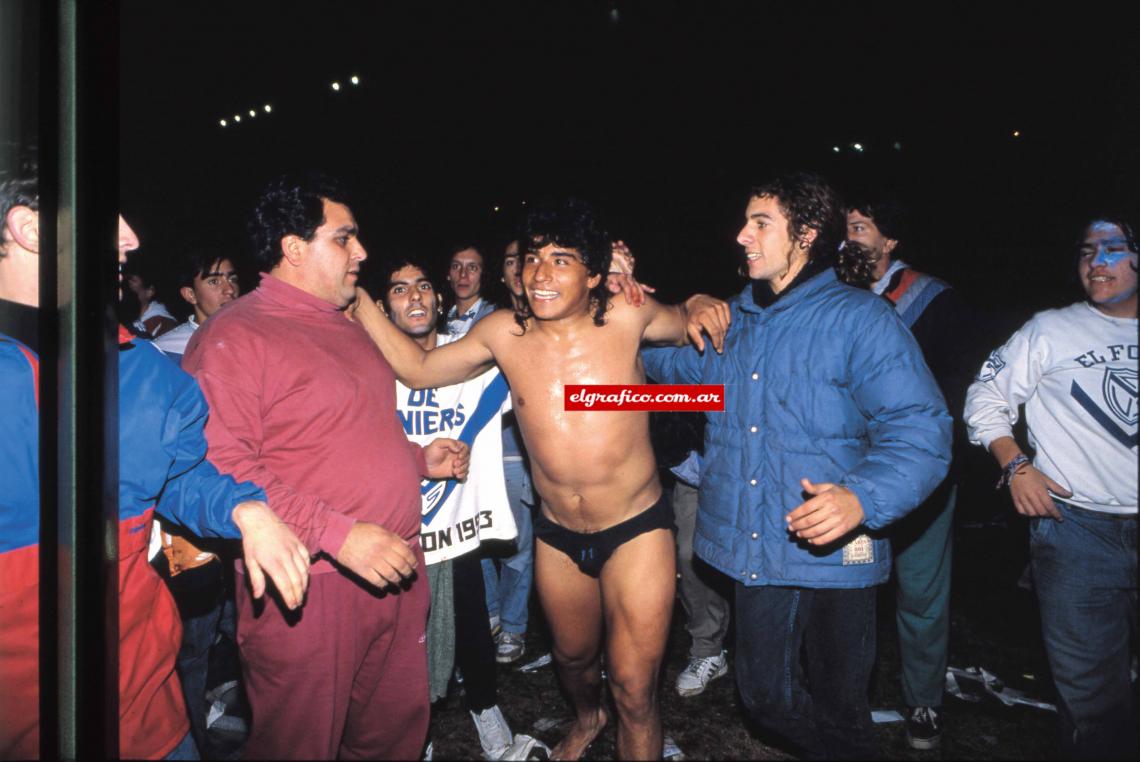 Sus 93 kilos en la vuelta olímpica.