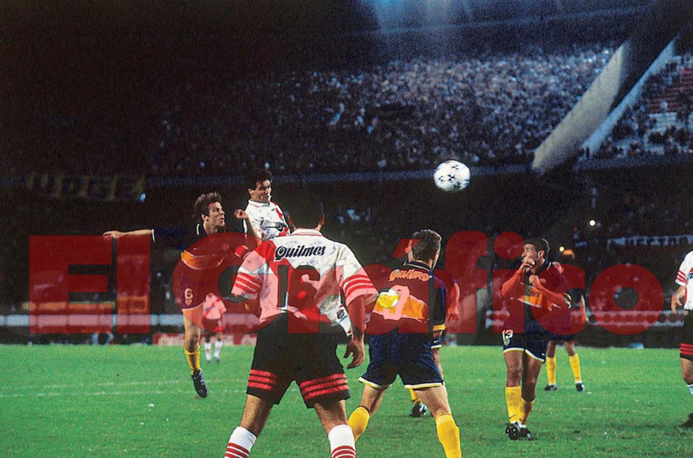 Celso Ayala en el momento de la gloria, el gol del empate.