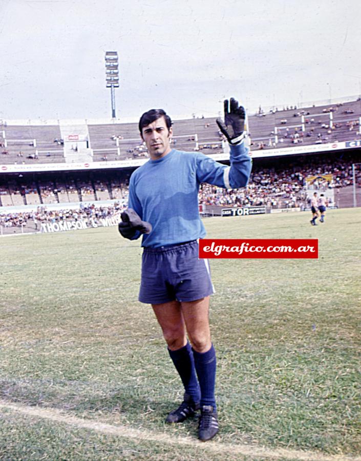 Imagen El saludo de cada domingo. La responsabilidad del jugador y capitán. Siempre Racing.