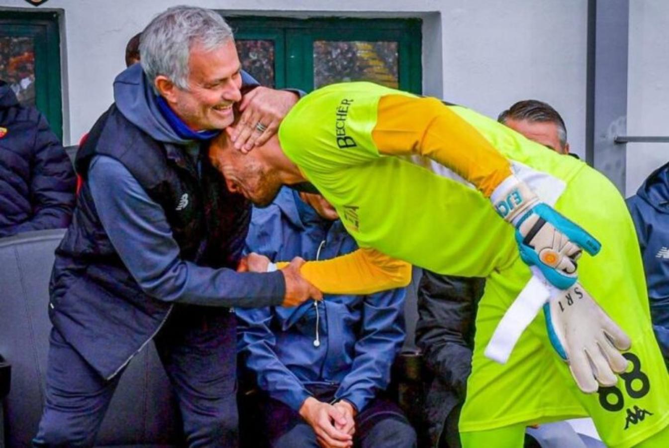 Imagen Chiquito Romero y José Mourinho, juntos ganaron la Copa de La Liga y La Community Shield. 