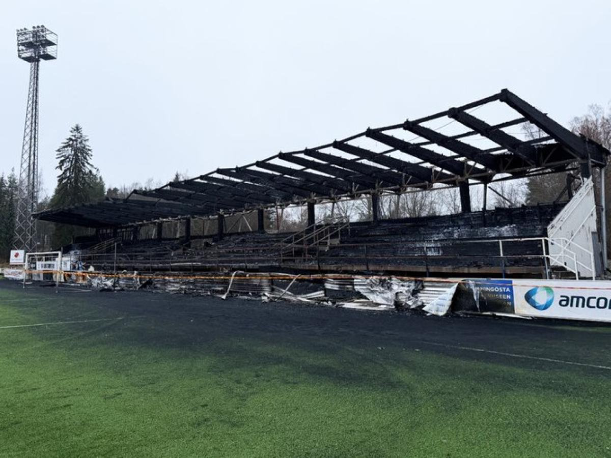 Imagen Así quedó una de las tribunas del estadio tras el incendio.