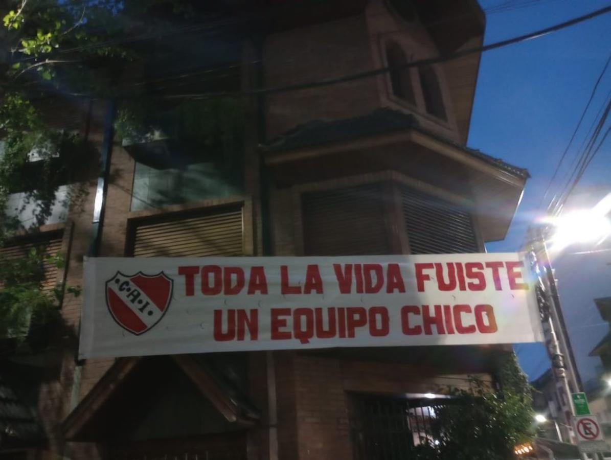Imagen Los pasacalles de Independiente burlándose de Racing.