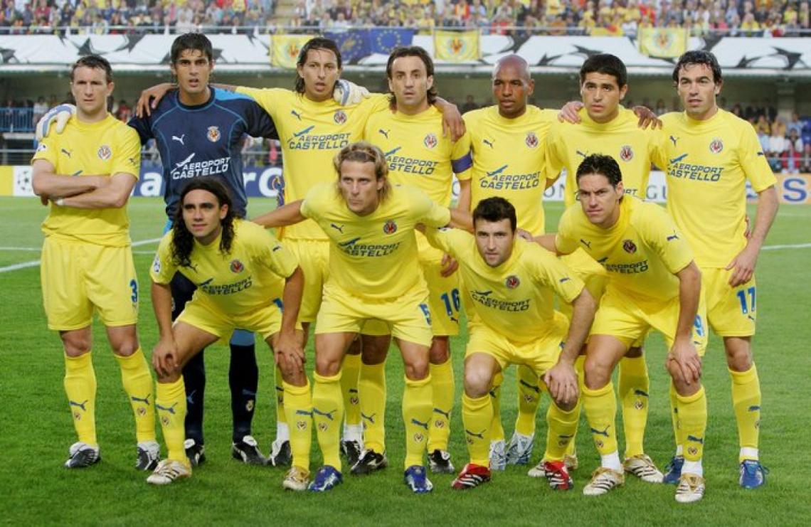Imagen Formación del Villarreal, la revelación del futbol europeo 2006: Arruabarrena, Barboza, Peña, Quique Álvarez, Senna, Riquelme y Javi Venta. Sorin, Forlan, Josico y Guillermo Franco.