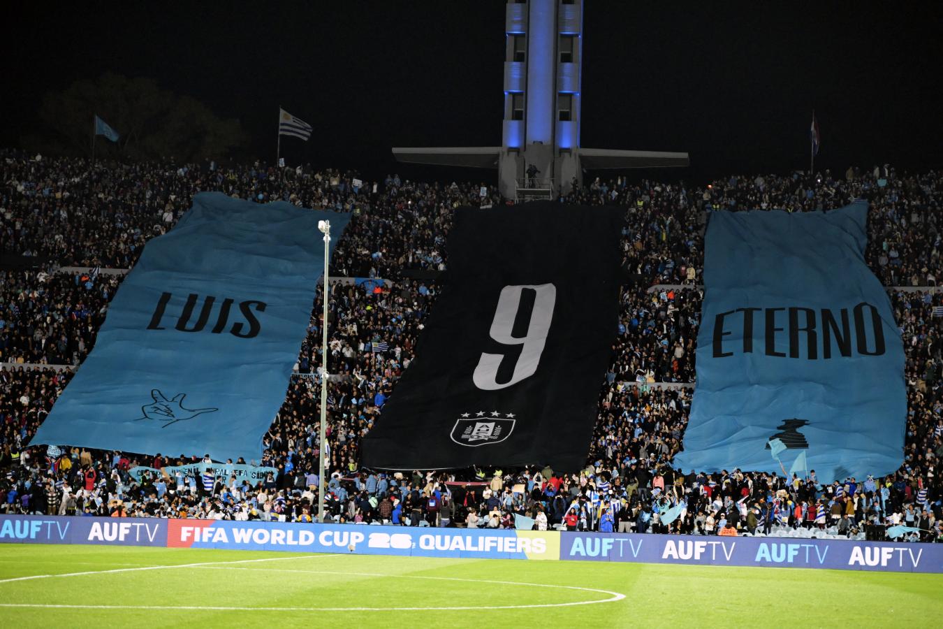 Imagen El Centenario le rindió tributo a Luis Suárez (AFP).