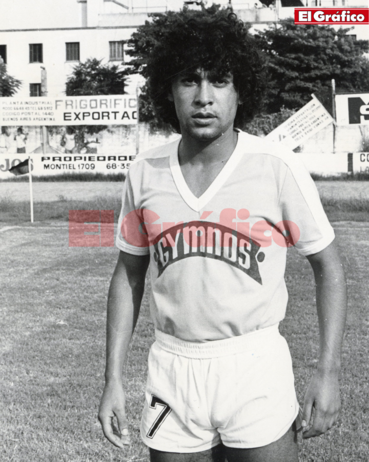 Imagen Curiosidad: una de las pocas veces que Villagra vistió la camiseta de Estudiantes de Río Cuarto