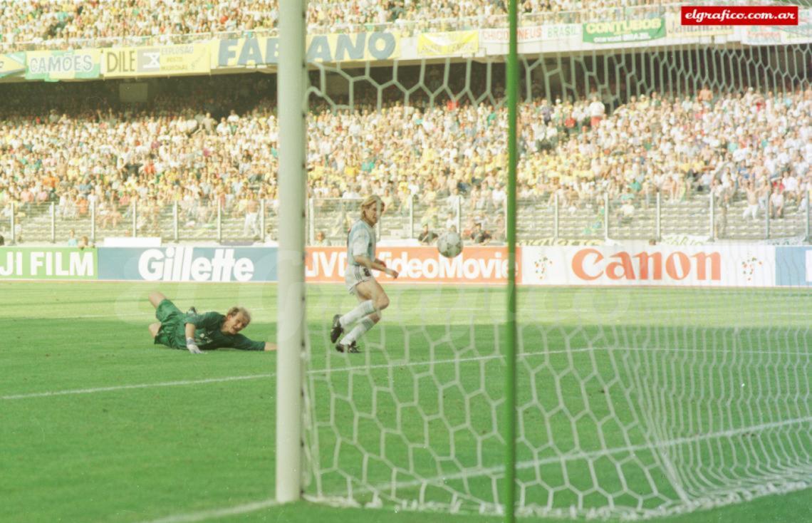 Caniggia convirtió el 1 a 0 frente a Brasil que le dio a la Selección el pase a cuartos.