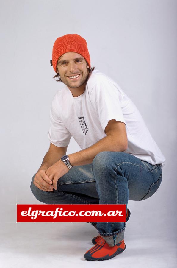 Imagen Toda la facha de pibe. Fernando era un fana de los gorros.