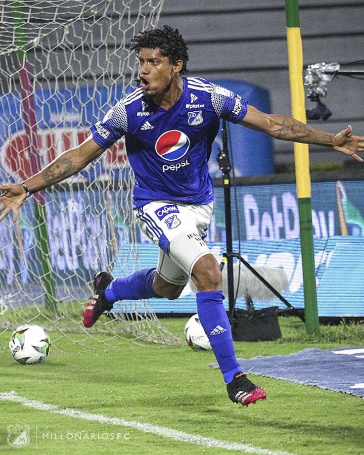 Juan Carlos Pereira celebra la agónica igualdad del conjunto embajador en el Murillo Toro. Foto: @MillosFCoficial