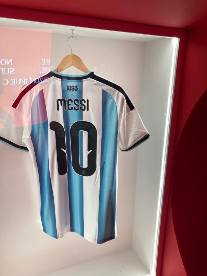 Imagen La camiseta de Messi, exhibida en La Rural