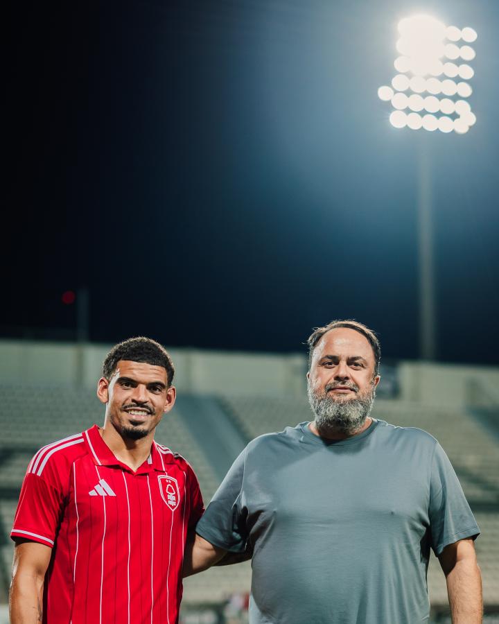 Imagen Morgan Gibbs-White y Marinakis. El club no quiso vender a su figura en este emrcado.