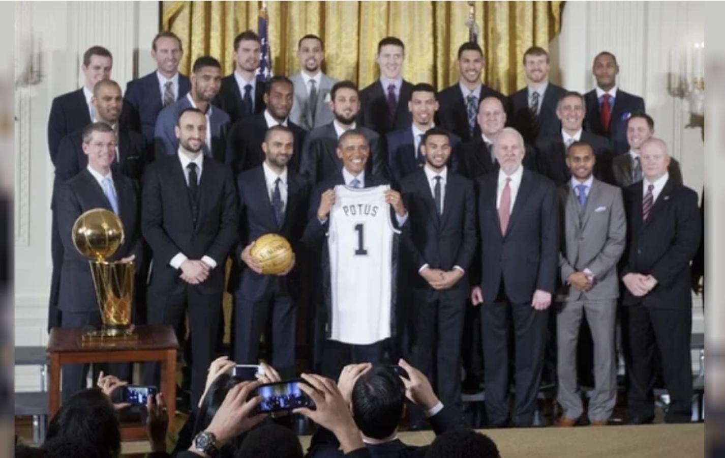 Imagen Manu Ginobili en la Casa Blanca