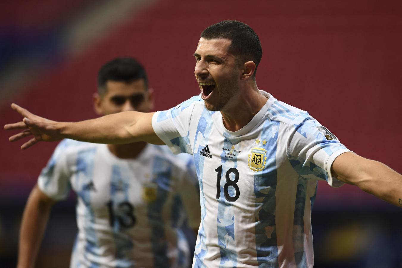 Guido Rodríguez, autor del gol en el partido número 1000 de Argentina