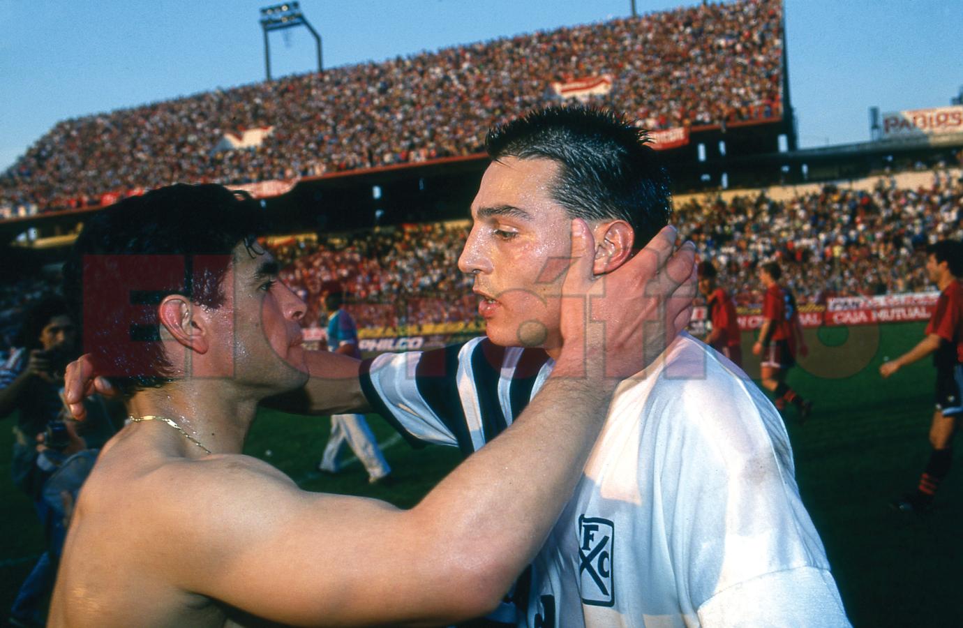 Imagen Alfaro Moreno le arruinó el regreso al fútbol argentino con la camiseta de Newell's en 1993