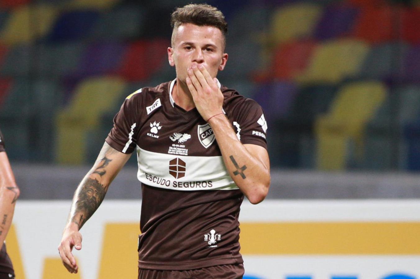Imagen Beso a Beso. Platense