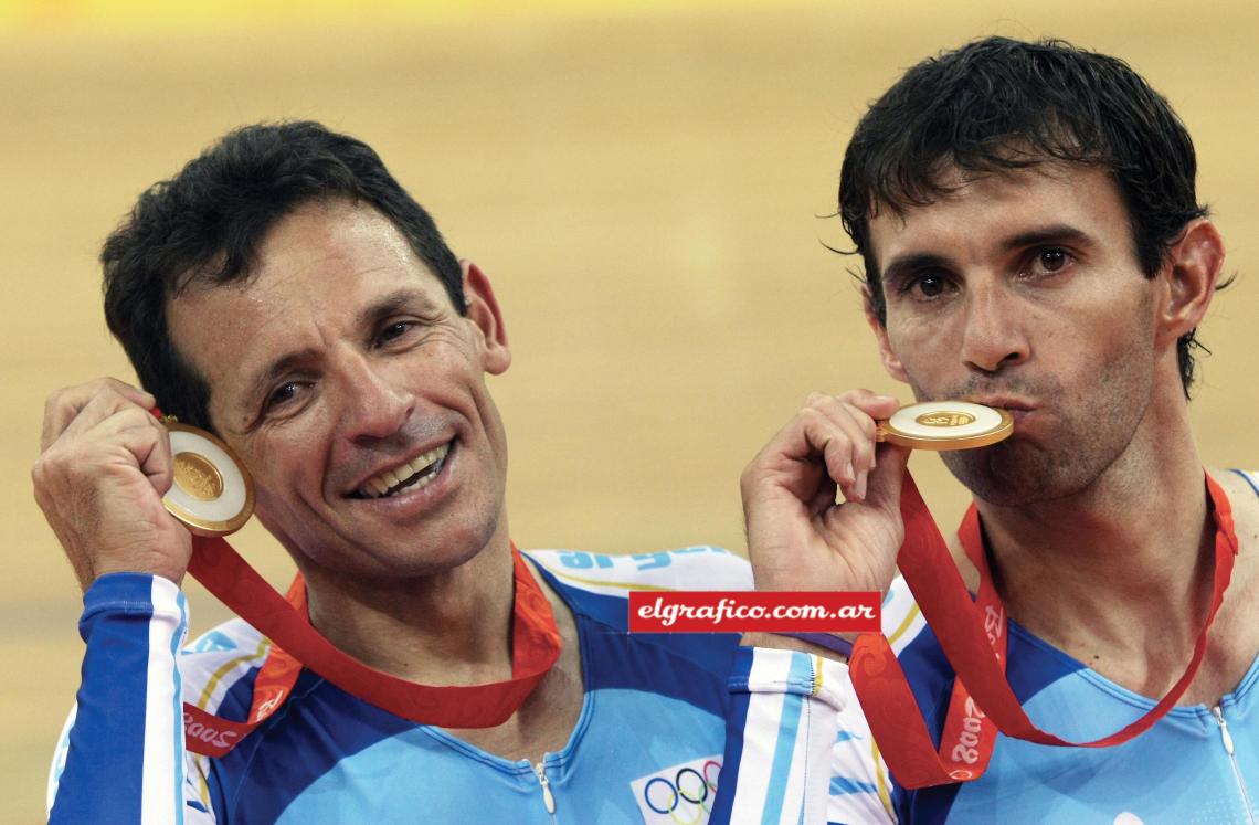 Imagen La medalla dorada en los Juegos Olímpicos los ubica en la historia grande del ciclismo argentino.