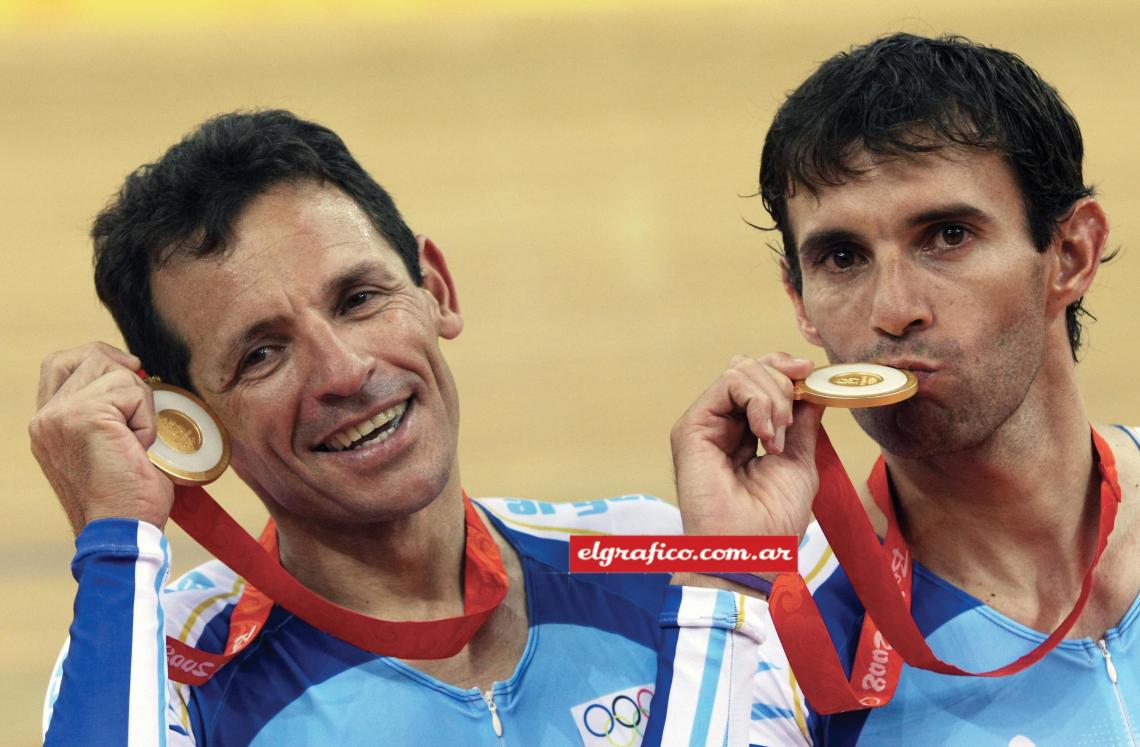 La medalla dorada en los Juegos Olímpicos los ubica en la historia grande del ciclismo argentino.