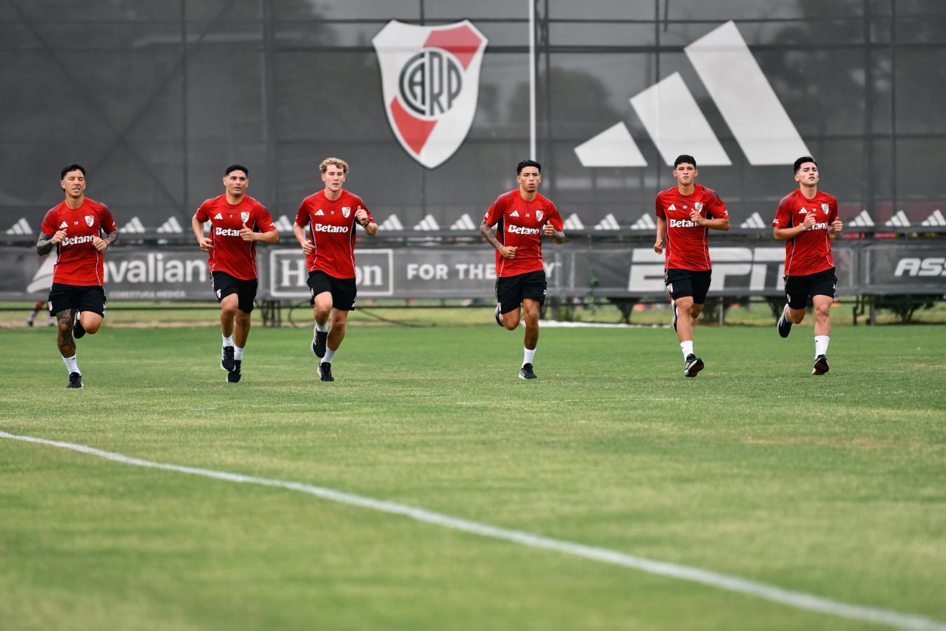 Imagen River y la vuelta al trabajo en Ezeiza.
