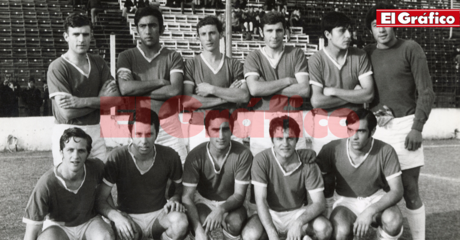 Imagen Dauz, el tercero de los sentados, cuando jugaba para Argentinos Juniors