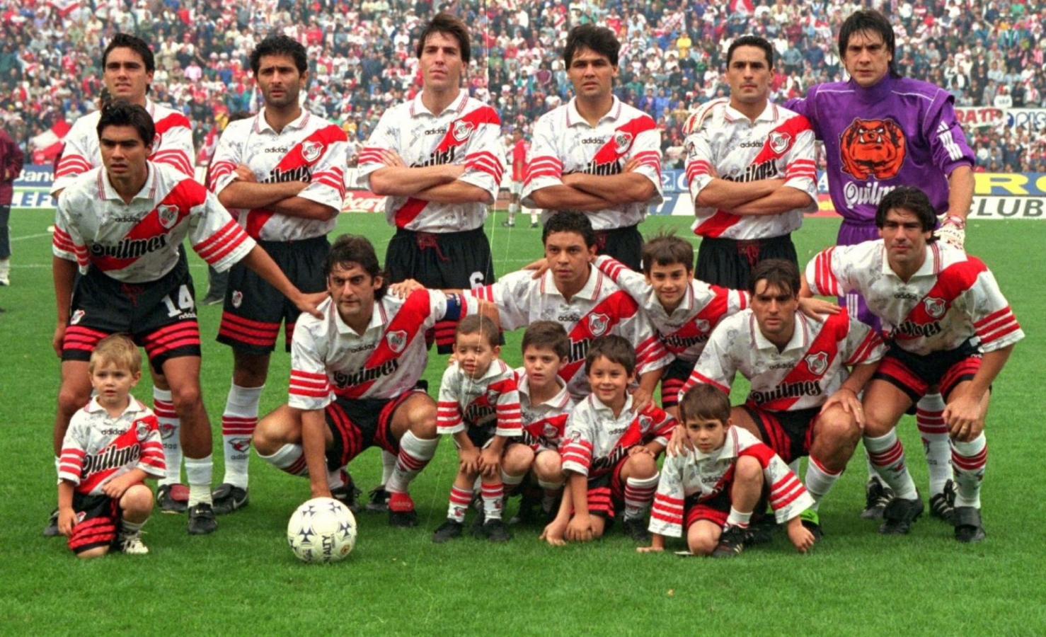 Imagen El equipo de River que entró en la historia con el tricampeonato en 1997 de la mano de Ramón Díaz, luego del empate 1-1 contra Argentinos en cancha de Vélez