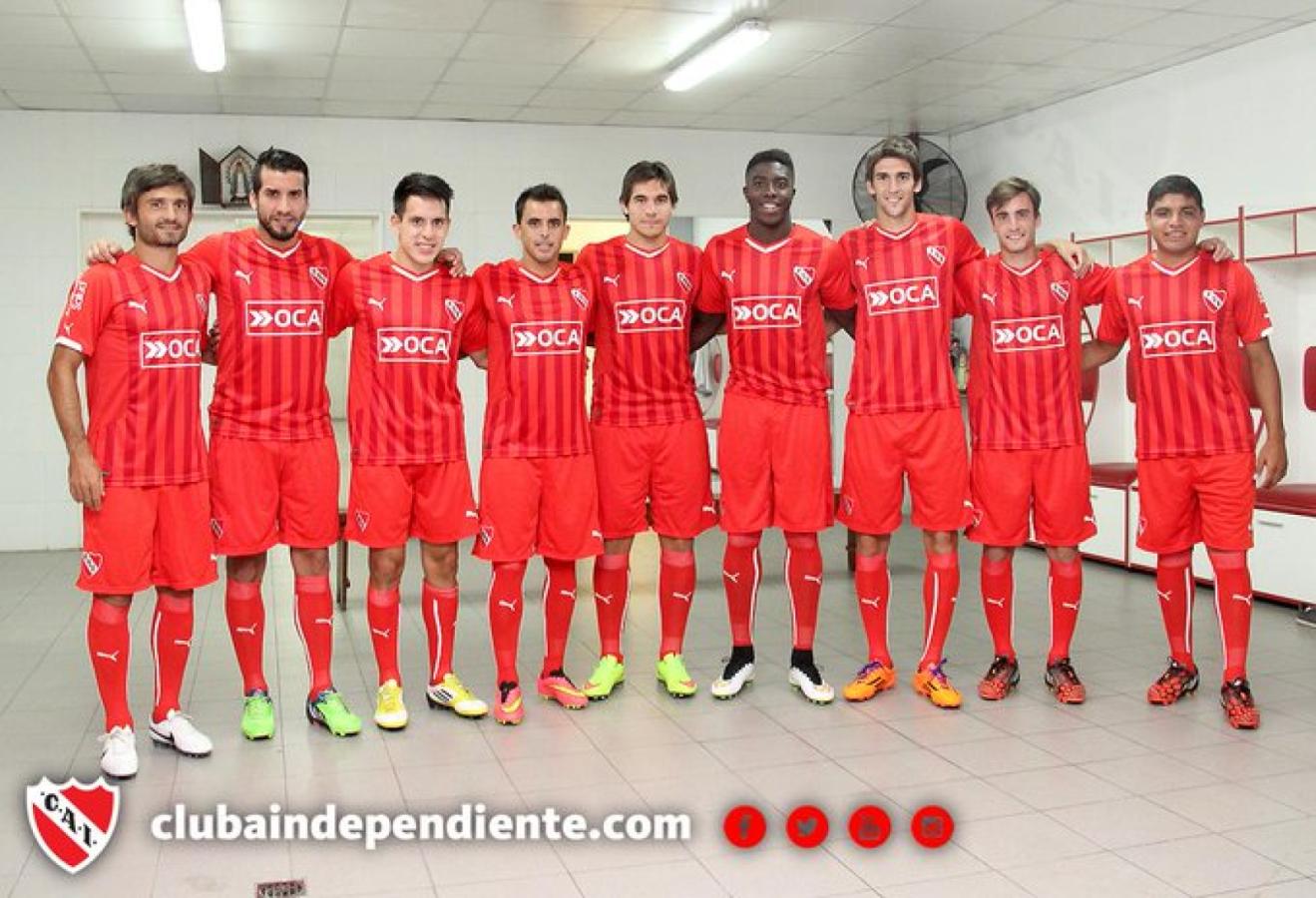 Imagen Presentación de refuerzos de Independiente en 2015. Sin repetir y sin soplar: Emiliano Papa, Mauricio Victorino, Gustavo Toledo, Diego Rodríguez, Gabriel Graciani, José Valencia, Lucas Albertengo, Nicolás Tagliafico y Claudio Aquino (@Independiente)