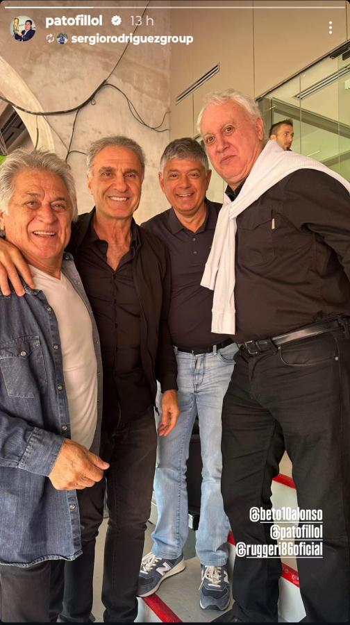 Imagen Alonso disfrutó del triunfo de River junto a otras leyendas como Fillol y Ruggeri.