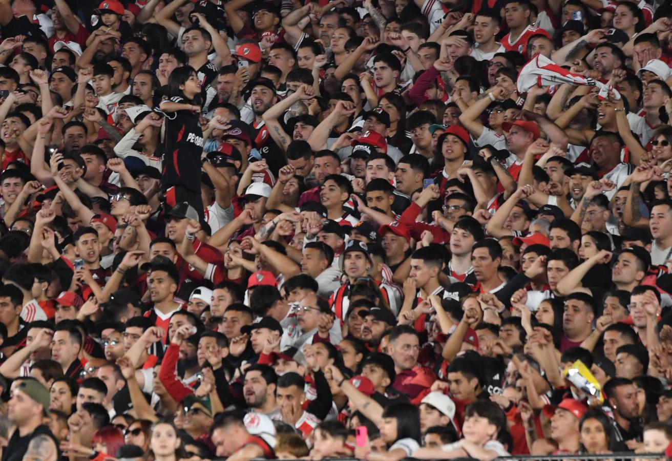 Imagen Desde los cuatro costados del Monumental, los hinchas de River insultaron a los jugadores. Fotobaires.