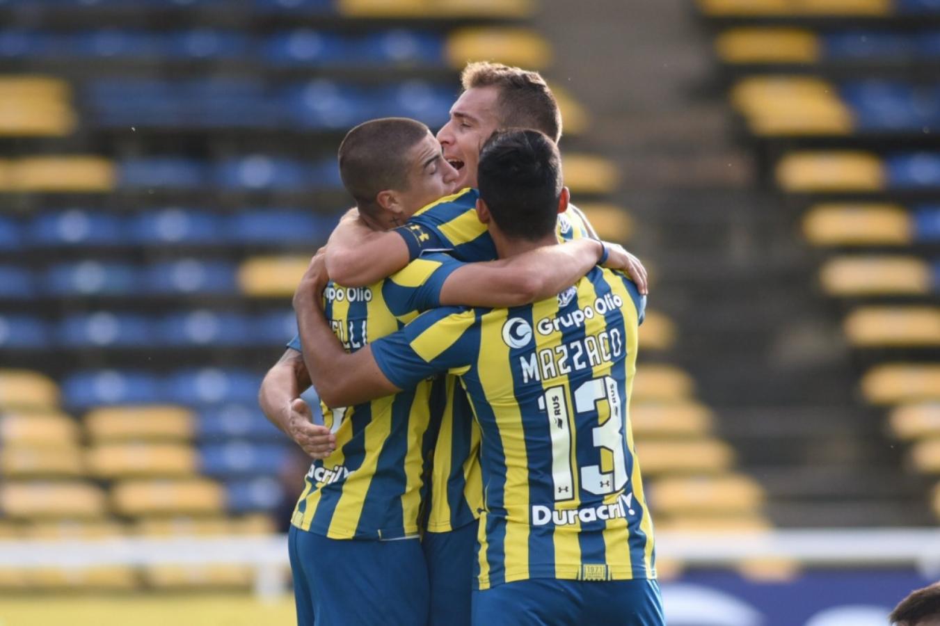 Imagen Abrazo de gol. @CARCoficial