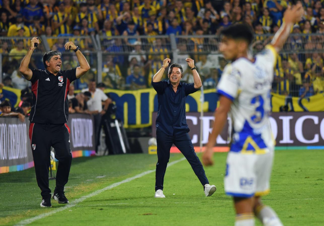 Imagen Un enérgico Gallardo protesta por una acción del juego. Fotobaires.