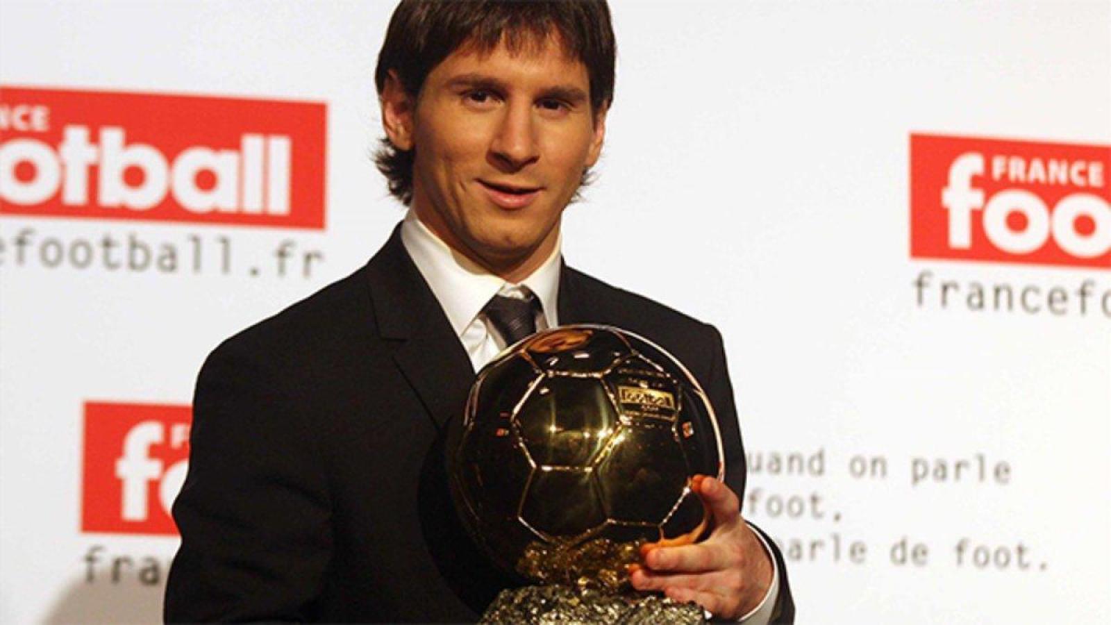 Imagen 2009: el primer Balón de Oro de Leo.