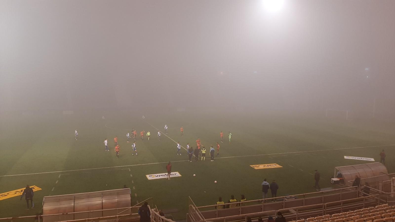 El partido suspendido por niebla se completa hoy. Foto @zamosamu