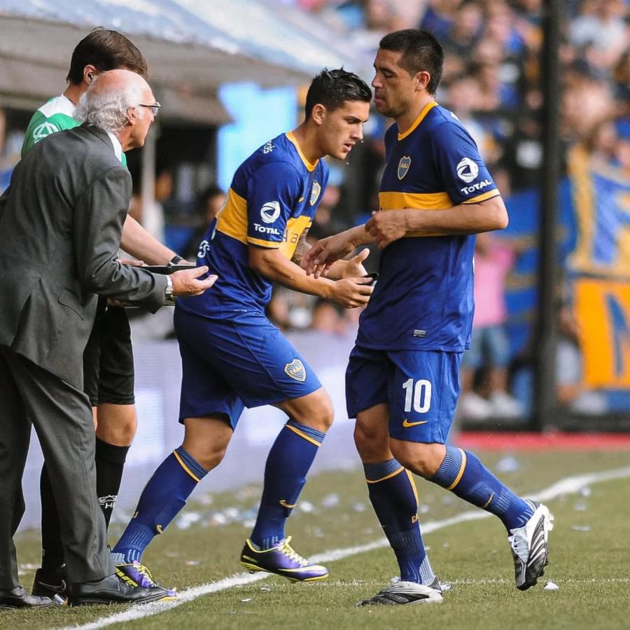 Imagen El cambio: sale Riquelme, entra Paredes, alienta Bianchi.