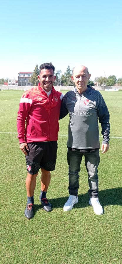 Imagen Bochini junto a Tevez, en la práctica de Independiente.