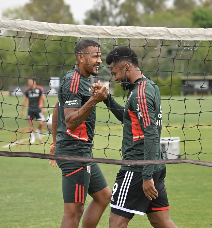 Imagen Borja y Rondón luchan por un lugar en el ataque. Foto: Prensa CARP