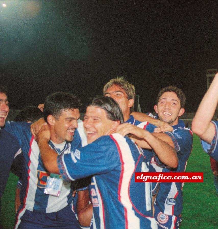 Maidana, Marzo y Astudillo, las caras de un Talleres que sigue de fiesta.