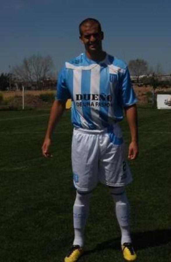 Imagen Kevin De Sousa, marcador central de la categoría 93 de Racing