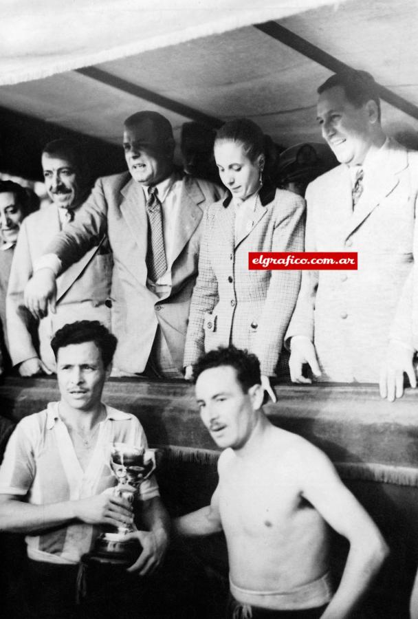 Evita y Perón en el Cilindro de Avellaneda recién inaugurado bajo el primer gobierno justicialista.