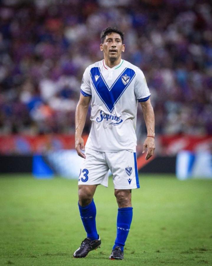 Imagen En apenas tres partidos, Aliendro se hizo dueño del medio en Vélez.