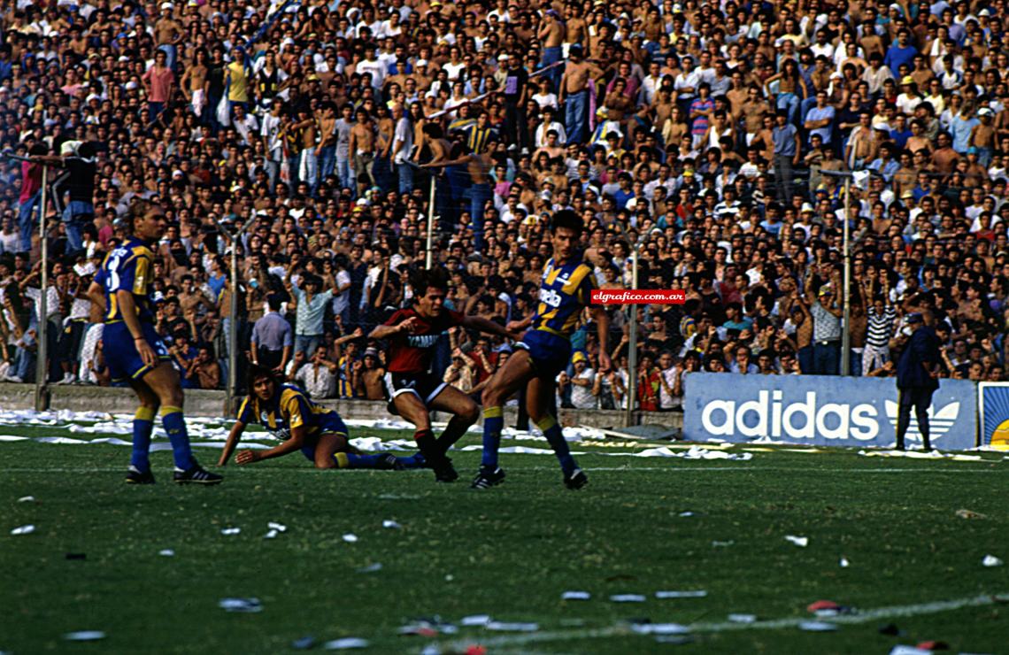 Boggio, Cornaglia y Falaschi no pueden hacer nada. Garfagnoli define con clase. A los 78 minutos, tres a cero.
