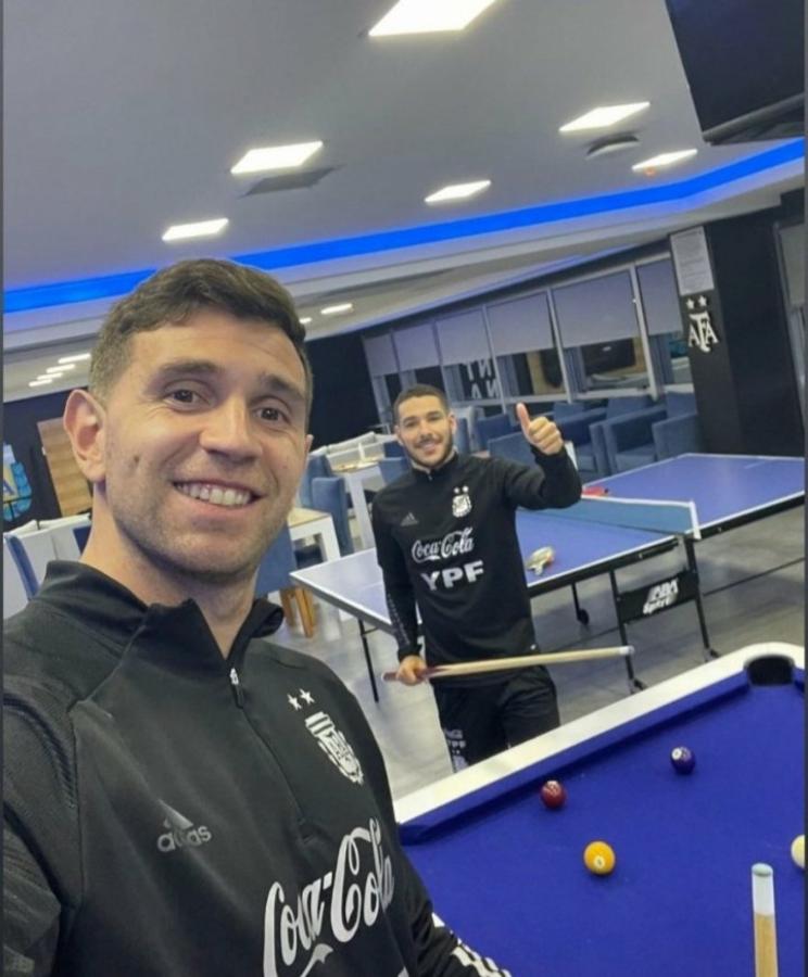 Dibu Martínez y Emi Buendía en la concentración argentina. ¿Se repetirá esta imagen en Aston Villa?