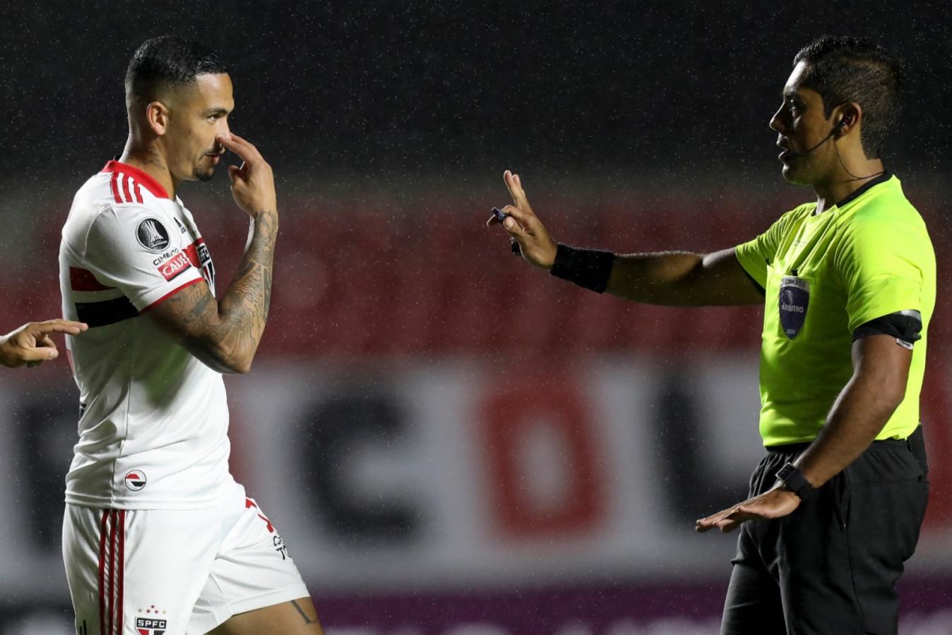 Imagen Piquete de ojos. CONMEBOL