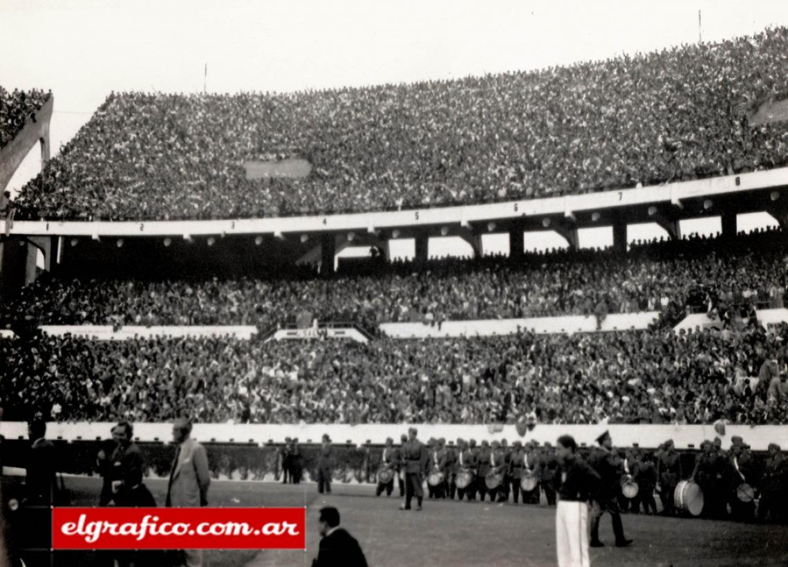 Imagen Así lucía el estadio de River Plate en la previa del partido que quedaría para la historia por el gol de Grillo.