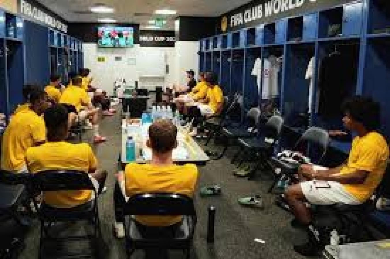Imagen Los suplentes de Borussia Dortmund en el Mundial de Clubes: en el vestuario por el calor.