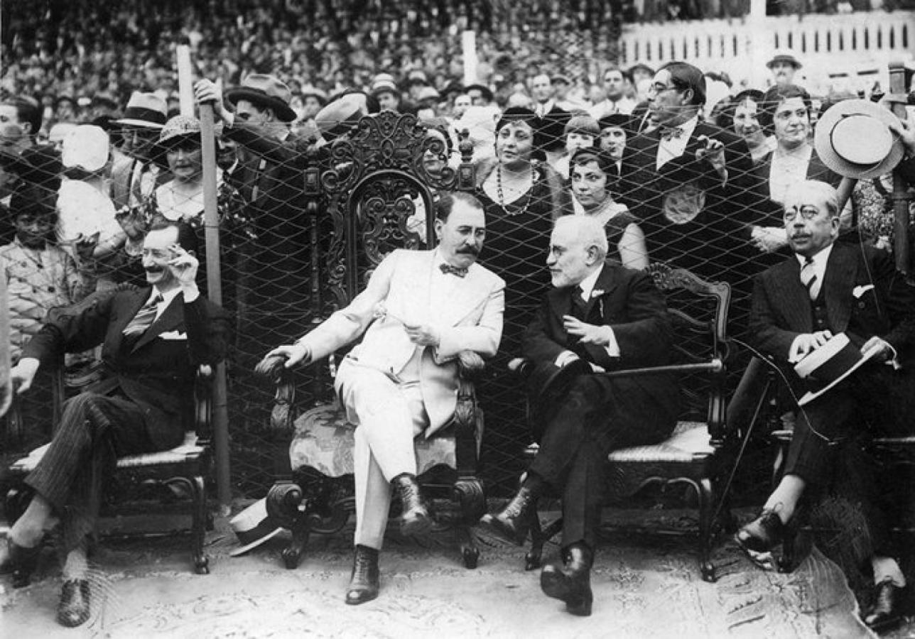 Imagen José Félix Uriburu y Lisandro de la Torre en la cancha de Newell´s en 1931 (ARCHIVO GENERAL DE LA NACIÓN)