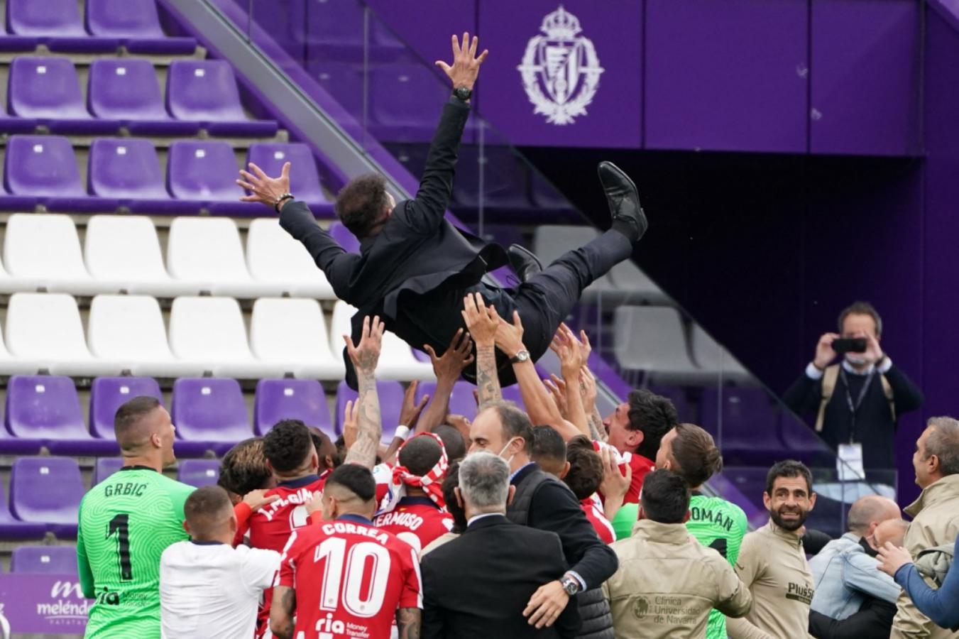 Imagen El cholo festejó en las alturas.