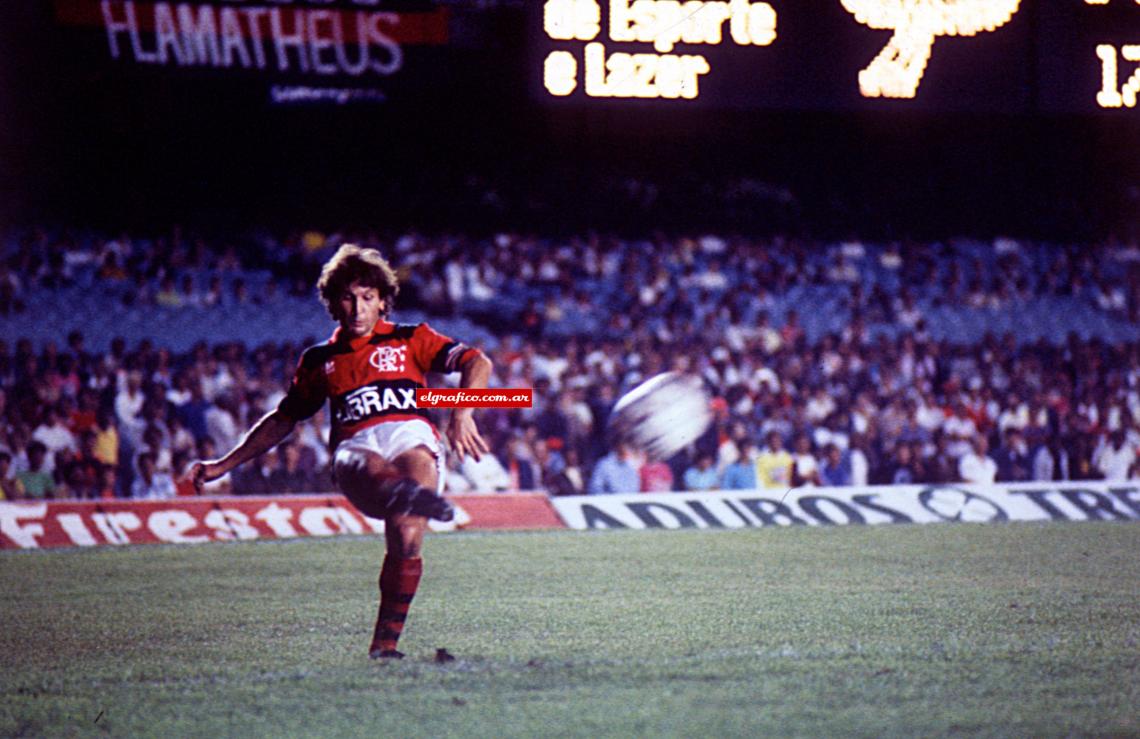 Zico es una de las máximas glorias de Flamengo, donde disputó 584 partidos y convirtió 401 goles.